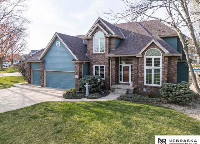 Property at 7808 Maui Cir, Papillion, NE 68046, 5 beds, 3.5 baths