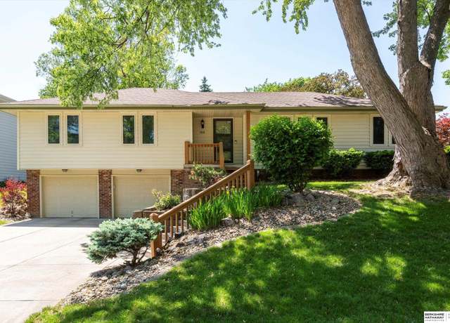 Property at 1418 S 133rd St, Omaha, NE 68144, 4 beds, 3 baths