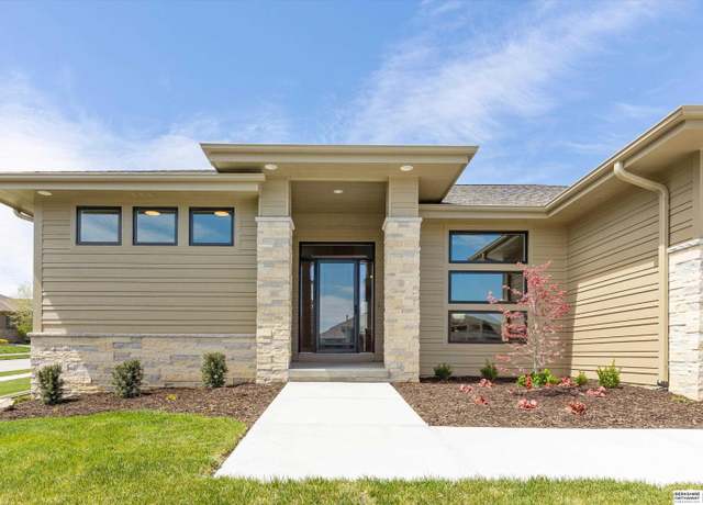 Property at 2122 S 210 St, Omaha, NE 68022, 4 beds, 3 baths