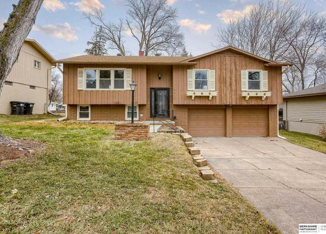 Property at 9618 Boyd Cir, Omaha, NE 68134, 3 beds, 2 baths