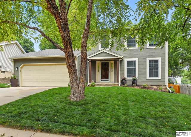 Property at 16210 Holmes Cir, Omaha, NE 68135, 3 beds, 2.5 baths