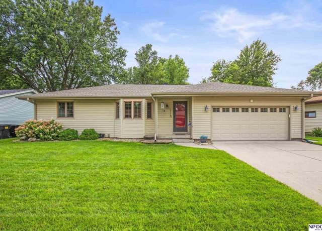 Property at 1047 Iowa Ct, Fremont, NE 68025, 4 beds, 2.5 baths
