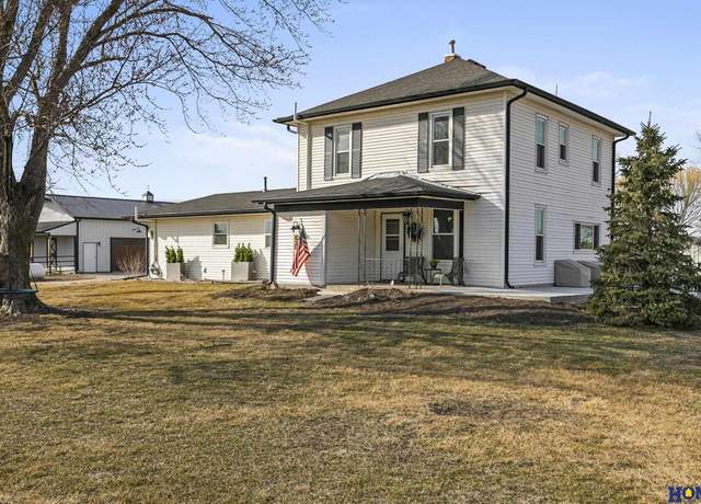 Property at 5040 W Mill Rd, Raymond, NE 68428, 5 beds, 2.5 baths