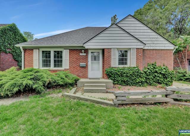 Property at 2835 S 41 St, Lincoln, NE 68506, 3 beds, 2 baths