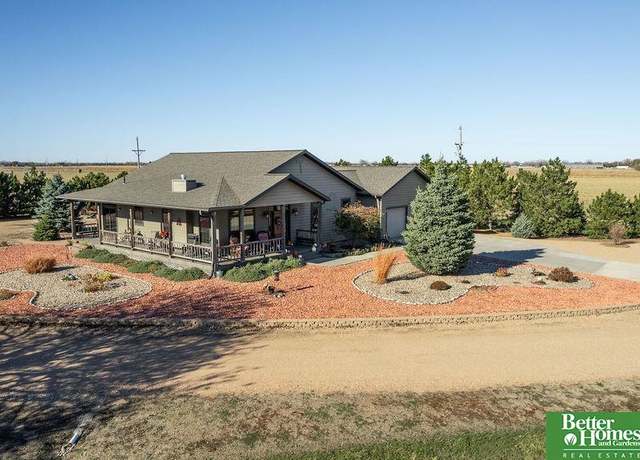 Property at 3860 Shady Bend Rd, Grand Island, NE 68801, 3 beds, 2.5 baths