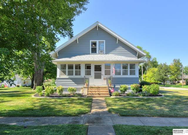 Property at 310 W 10th St, North Bend, NE 68649, 5 beds, 2 baths