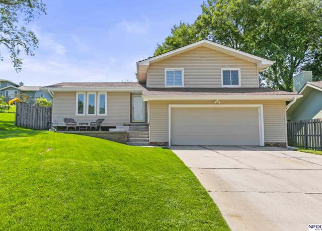 Property at 2224 S 162 Cir, Omaha, NE 68130, 3 beds, 2.5 baths