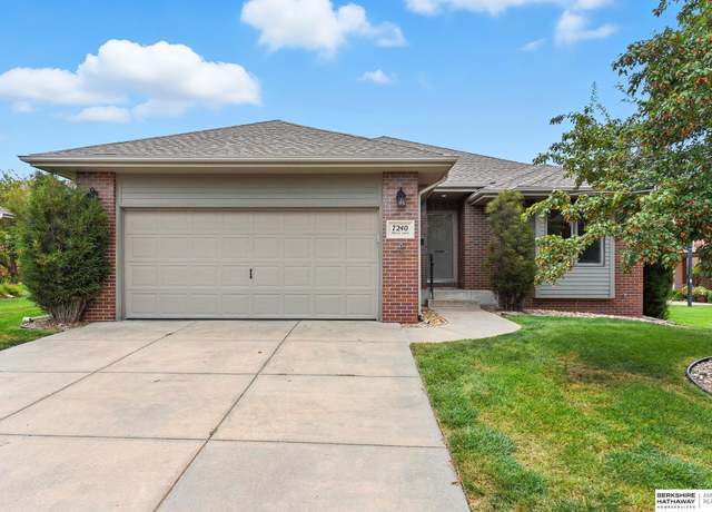 Property at 7240 Marie Ln, Lincoln, NE 68516, 2 beds, 3 baths