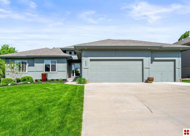 Property at 1507 N 181st Ave, Omaha, NE 68022, 3 beds, 2 baths