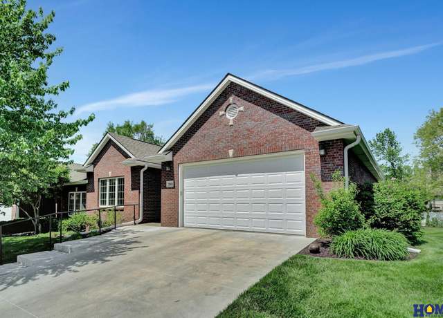 Property at 3901 S 79th St, Lincoln, NE 68506, 3 beds, 3 baths