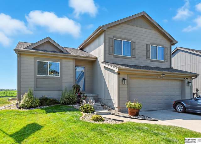 Property at 7506 N 92nd Ave, Omaha, NE 68122, 3 beds, 2 baths