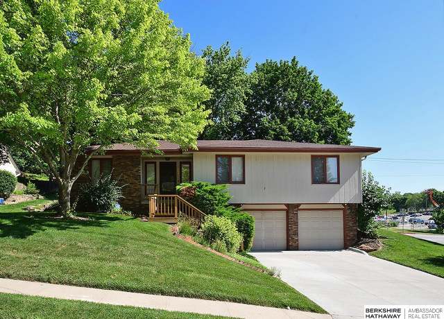 Property at 1502 Sunshine Blvd, Bellevue, NE 68123, 4 beds, 2.5 baths