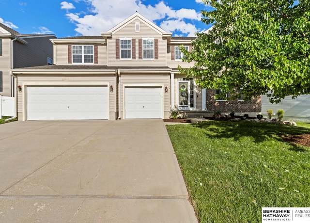 Property at 8917 N 157th St, Bennington, NE 68007, 6 beds, 4.5 baths