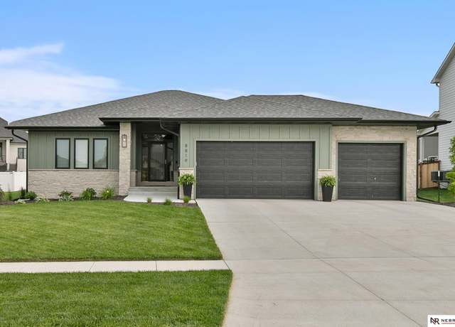 Property at 8819 Appaloosa Ln, Lincoln, NE 68520, 4 beds, 3.5 baths