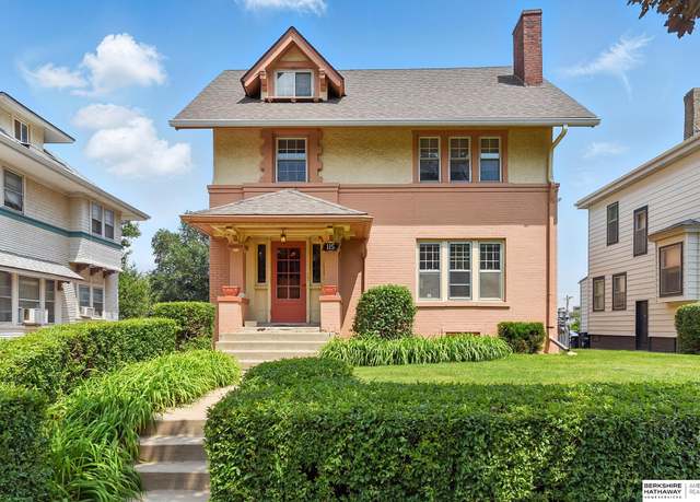 Property at 115 N 38th Ave, Omaha, NE 68131, 6 beds, 4 baths