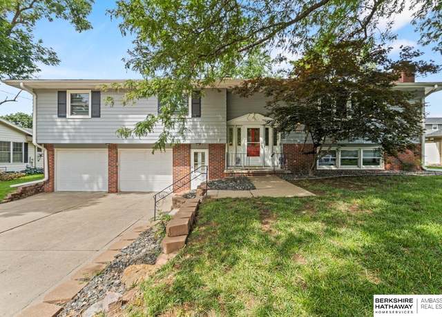 Property at 224 N 117 St, Omaha, NE 68154, 3 beds, 2.5 baths