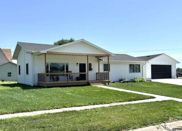 Property at 115 S 16th St, Geneva, NE 68361, 3 beds, 3 baths