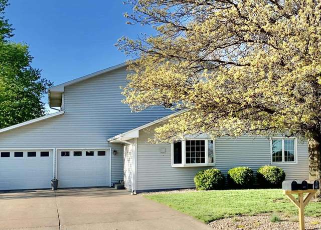 Property at 927 S Cowan Ave, York, NE 68467, 4 beds, 3 baths