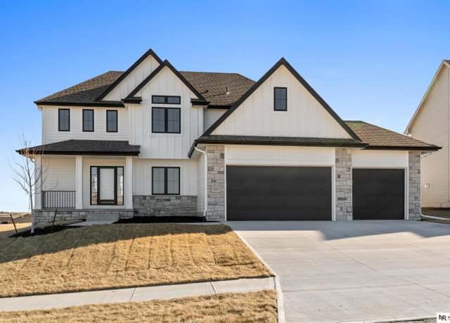 Property at 12617 S 79th St, Papillion, NE 68046, 5 beds, 3.5 baths