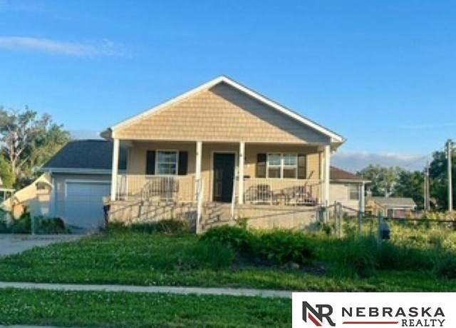 Property at 1703 Manderson St, Omaha, NE 68110, 3 beds, 1.5 baths