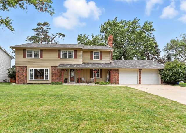 Property at 1012 S 131st Ave, Omaha, NE 68154, 4 beds, 3 baths