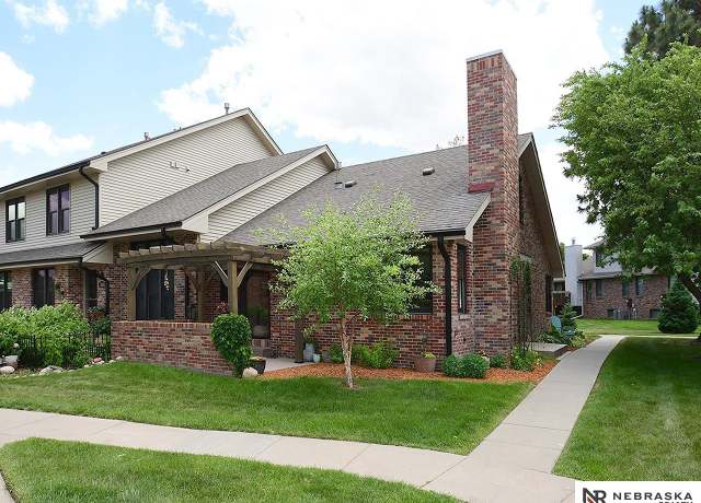 Property at 6617 Shenandoah Ct, Lincoln, NE 68510, 3 beds, 3 baths