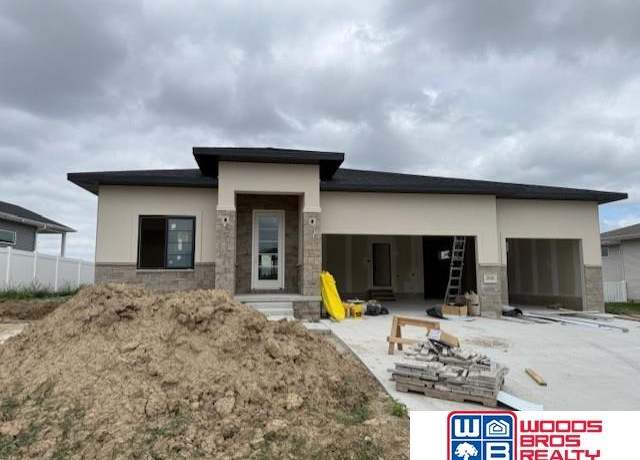 Property at 9430 Wilderness Sky Dr, Lincoln, NE 68516, 5 beds, 3 baths