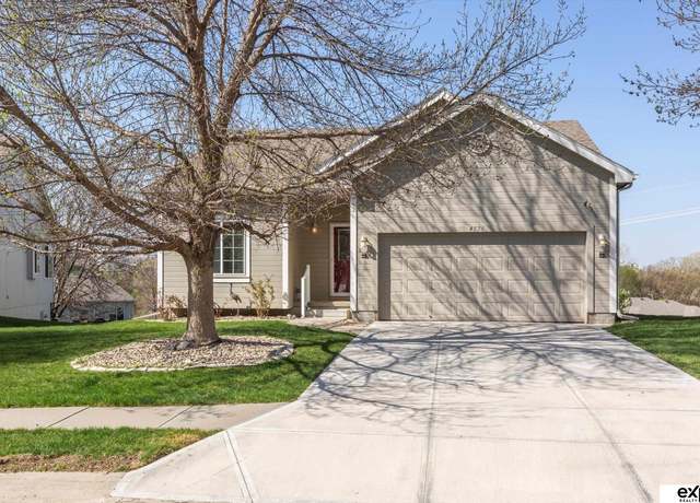 Property at 4576 S 191 Ave, Omaha, NE 68135, 3 beds, 3 baths