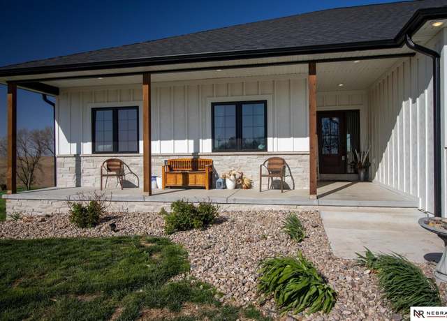 Property at 594 County Road 900, Friend, NE 68359, 5 beds, 3 baths