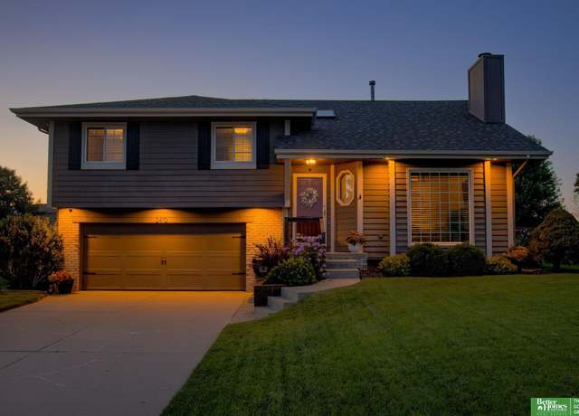 Property at 2410 Marilyn Dr, Papillion, NE 68046, 3 beds, 2 baths