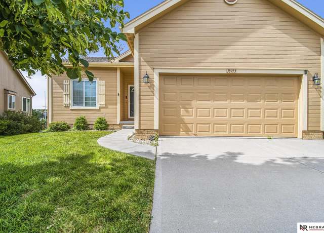 Property at 18913 Hayes Cir, Omaha, NE 68135, 3 beds, 3 baths