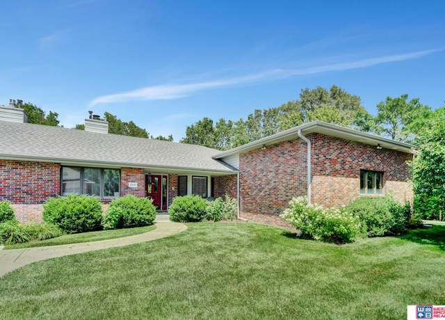 Property at 2940 Drawbridge Ct, Lincoln, NE 68516, 3 beds, 3 baths