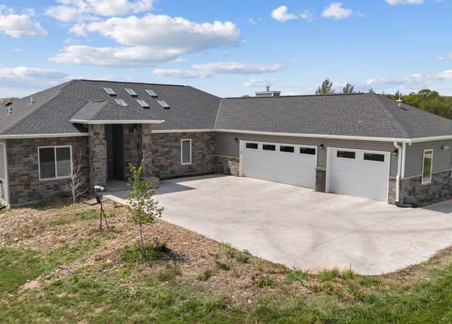 Property at 18980 SW 66th St, Crete, NE 68333, 6 beds, 4.5 baths