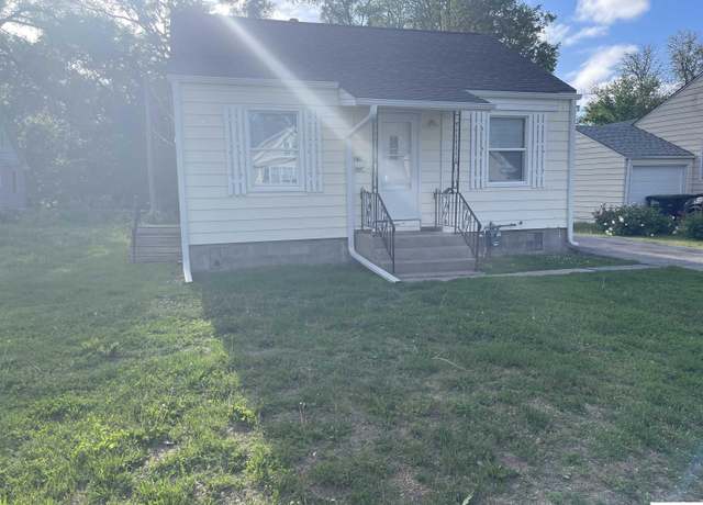 Property at 4139 N 40th Ave, Omaha, NE 68111, 2 beds, 1.5 baths