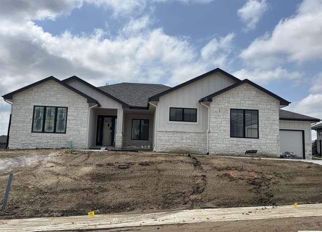 Property at 11412 S 124th St, Papillion, NE 68046, 4 beds, 4.5 baths