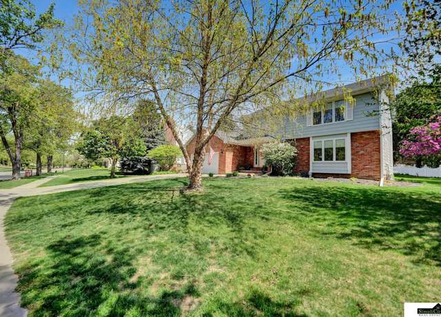 Property at 1010 Evergreen Dr, Lincoln, NE 68510, 4 beds, 5 baths