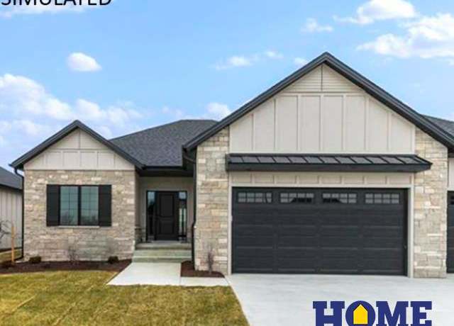 Property at 10009 Edgewater Ln, Lincoln, NE 68527, 3 beds, 3 baths