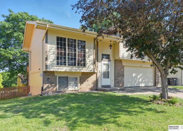 Property at 8853 N 82nd Ave, Omaha, NE 68122, 3 beds, 2 baths