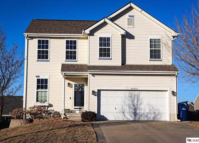 Property at 10652 Potter St, Omaha, NE 68122, 3 beds, 4 baths