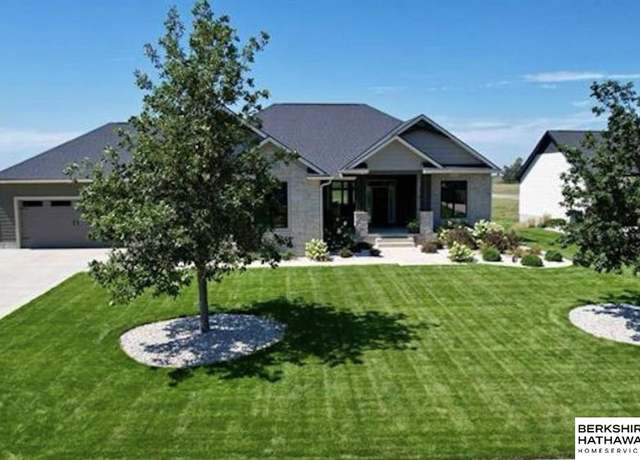 Property at 6752 56th Avenue Pl, Columbus, NE 68601, 6 beds, 3 baths