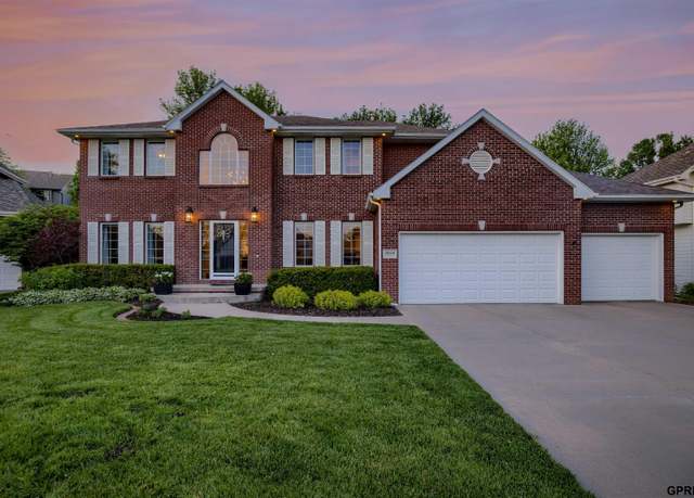 Property at 18320 Dupont Cir, Omaha, NE 68130, 4 beds, 3.5 baths