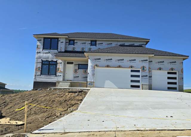 Property at 17110 Cora St, Bennington, NE 68007, 4 beds, 2.5 baths
