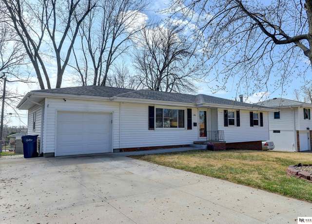 Property at 2903 Greene Ave, Bellevue, NE 68147, 3 beds, 2.5 baths