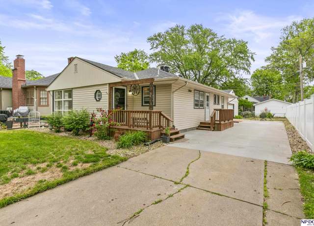 Property at 2026 N Park Ave, Fremont, NE 68025, 3 beds, 2 baths