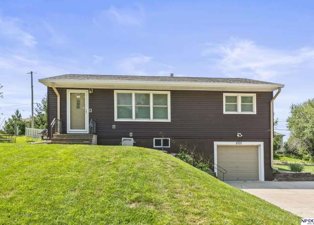 Property at 2101 Power Dr, Bellevue, NE 68005, 3 beds, 1 bath
