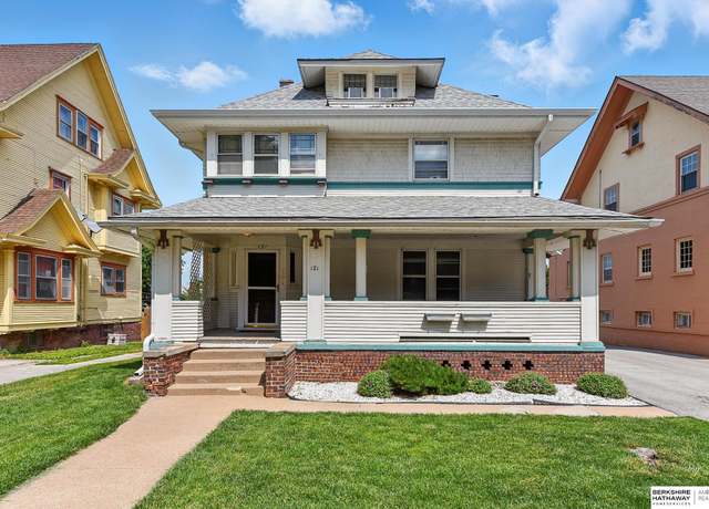 Property at 121 N 38th Ave, Omaha, NE 68131, 5 beds, 3 baths