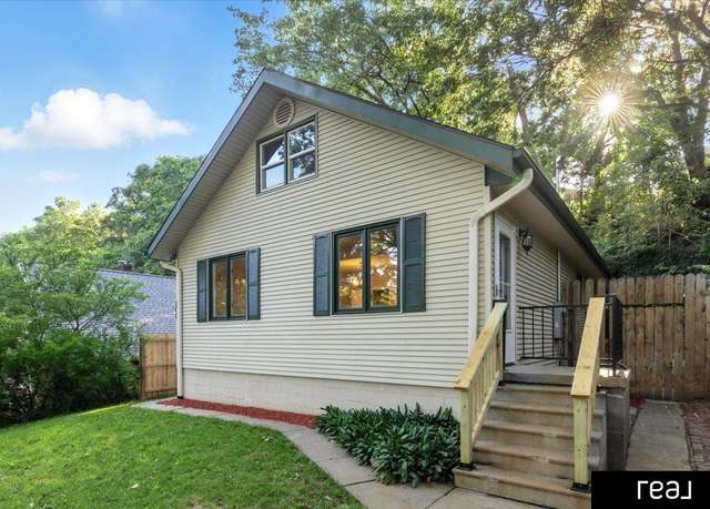 Property at 700 Commercial St, Council Bluffs, IA 51503, 3 beds, 2 baths