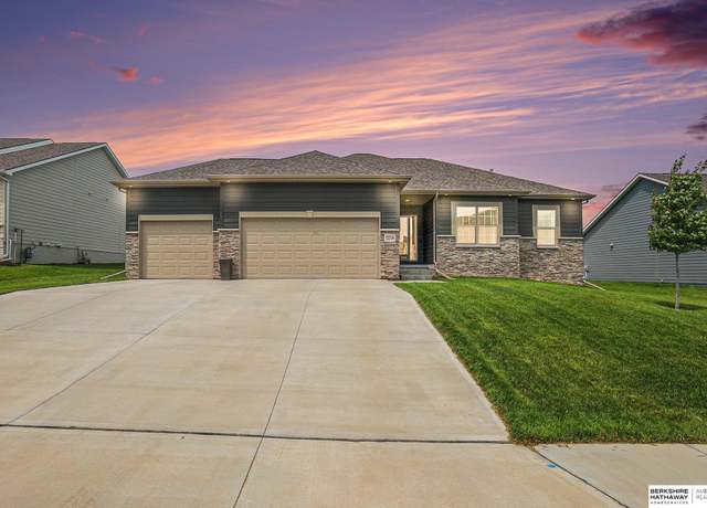 Property at 12114 S 111 St, Papillion, NE 68046, 3 beds, 2.5 baths