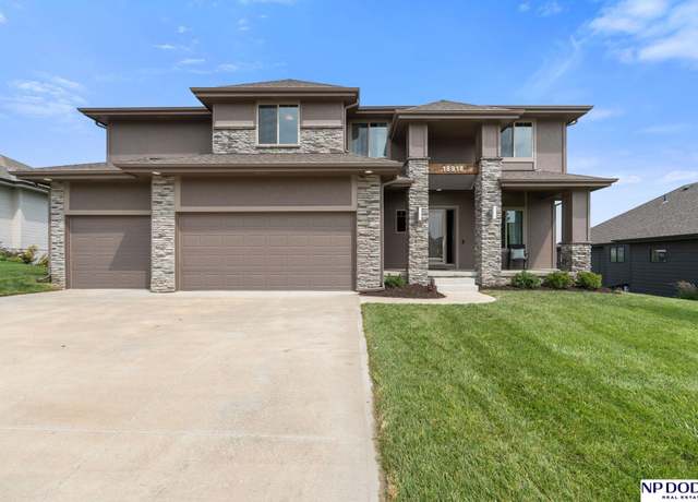 Property at 18918 Boyd St, Elkhorn, NE 68022, 4 beds, 2.5 baths