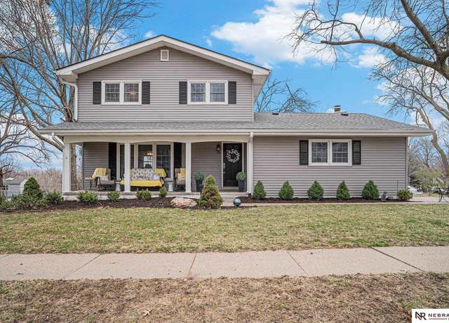 Property at 1704 S 139th St, Omaha, NE 68144, 3 beds, 2.5 baths